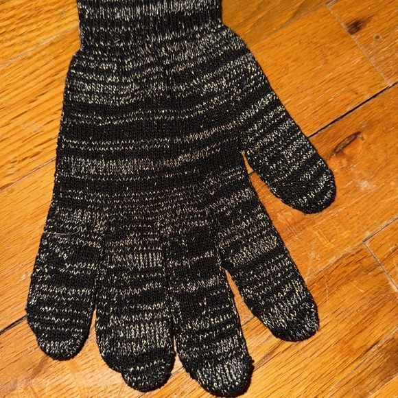 NWT Juncture women’s 2 piece winter bundle toboggan hat cap gloves black silver - Picture 6 of 9